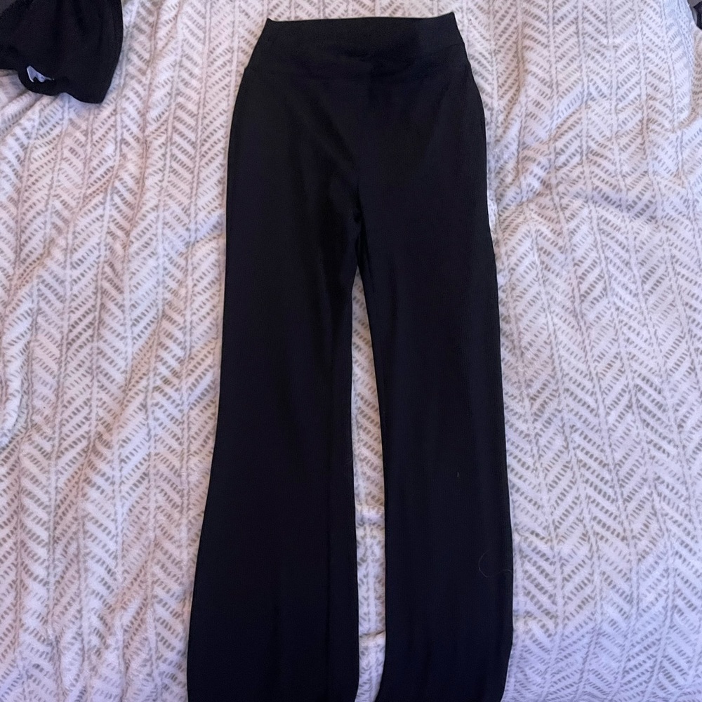 Black leggings with a knot in the front